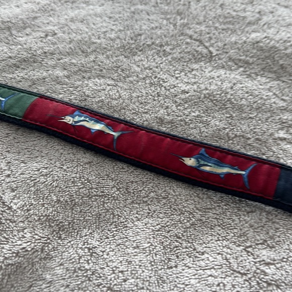 Boys Vineyard Vines belt, Multi color swordfish design, size 26 - Picture 5 of 9